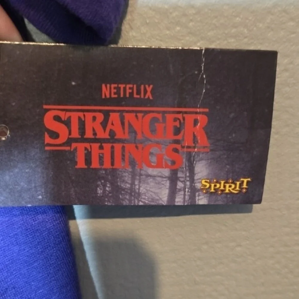 Byte Off Stranger Things T-shirt Dustin Henderson Cosplay, Adult Medium, NEW - Picture 2 of 6